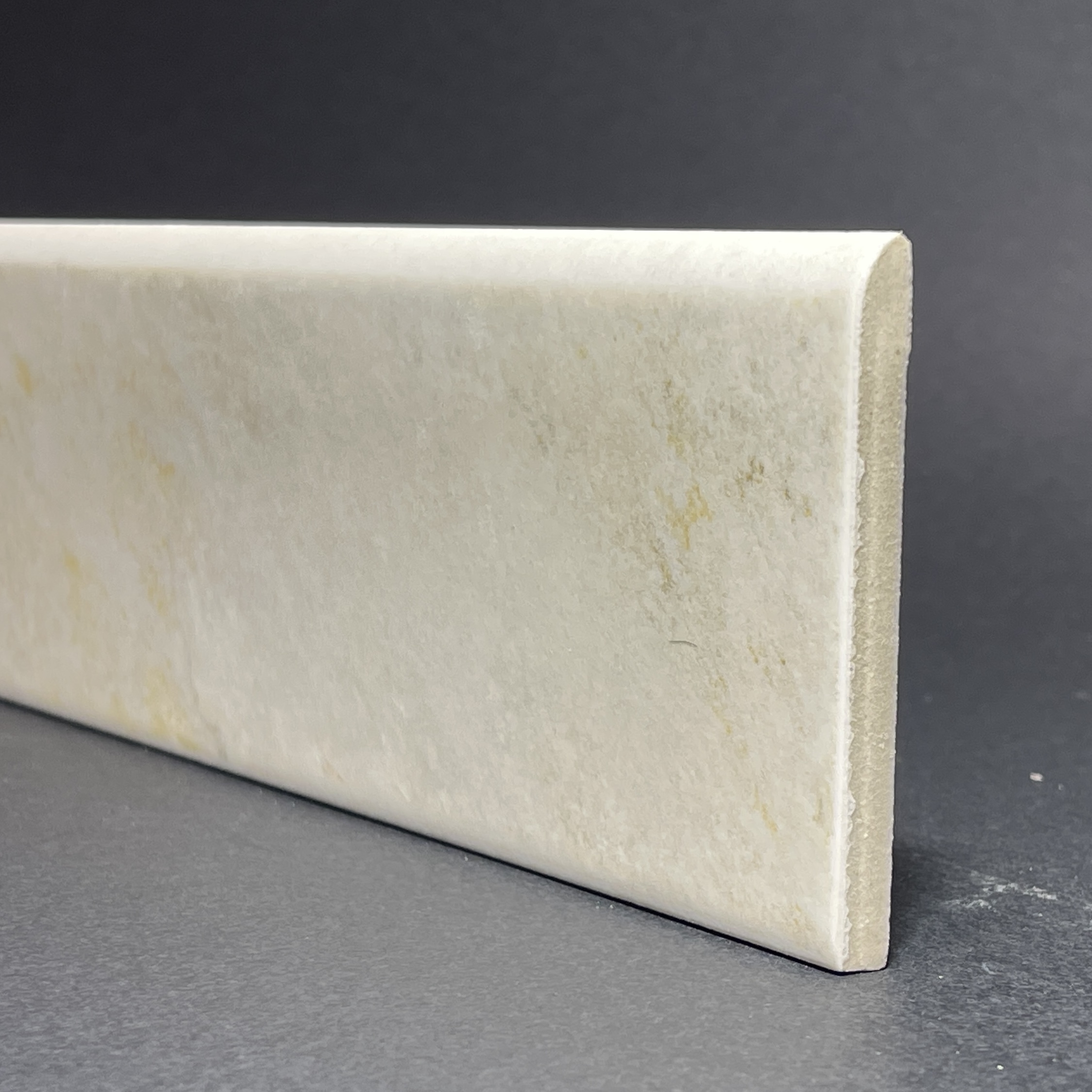 Battiscopa in porcellana bianca/beige H.8cm X L.33,5cm