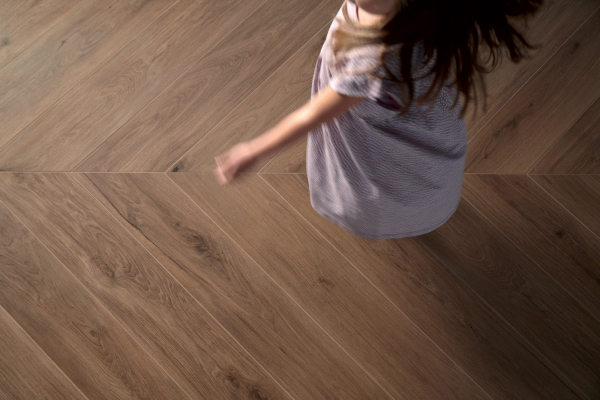 Pavimento in Gres Porcellanato Effetto Legno Pregiato Marrone Scuro 20x120 - CS25005