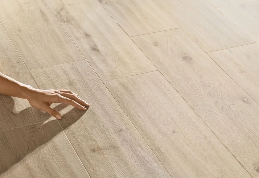 Pavimento in Gres Porcellanato Effetto Legno Naturale Chiaro 20x120 - CS25010
